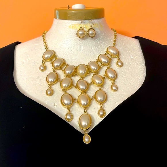 Set of the Draped Neckline Oval Faux Pearl and Earrings in Gold - Picture 4 of 4